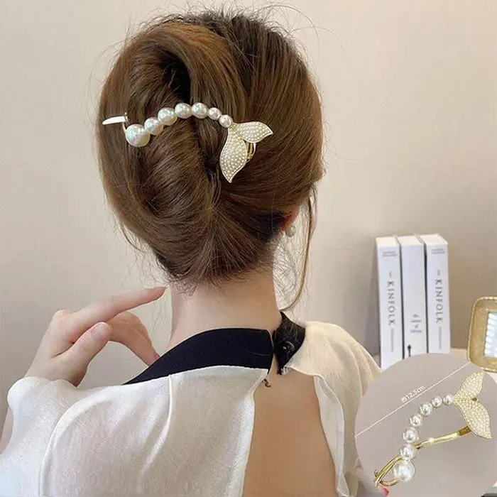 Fishtail latch clip