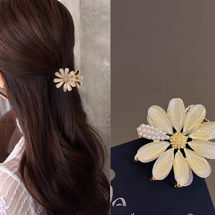 Mini chamomile flower clips